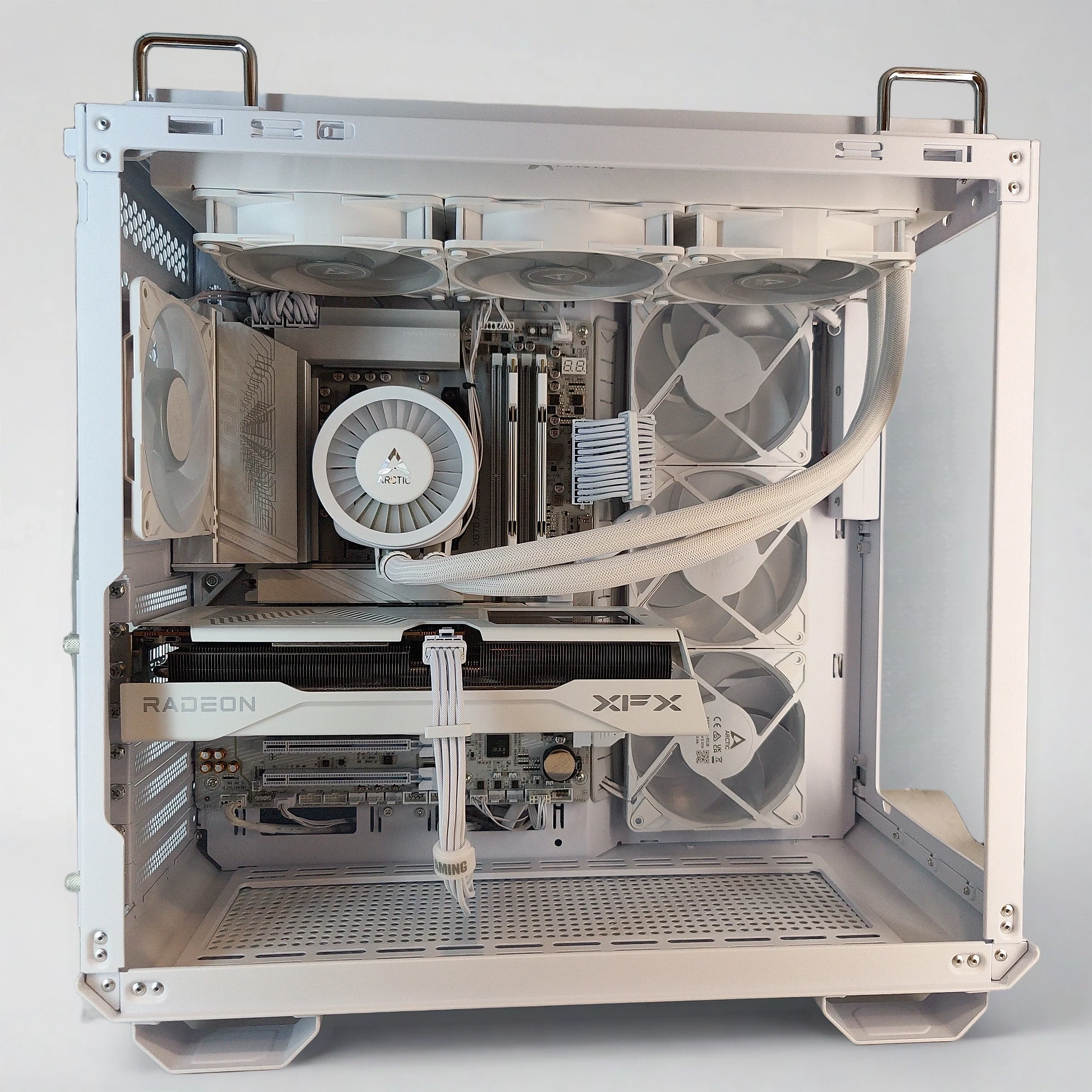 RADEON RX 9060 XT XFX SWIFT GAMING EDITION OC 16GB GDDR6 WHITE