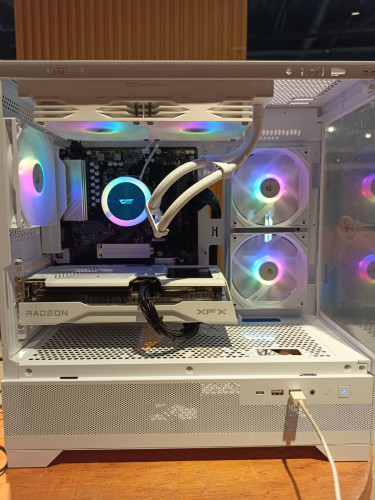 RADEON RX 9060 XT XFX SWIFT GAMING EDITION OC 16GB GDDR6 WHITE